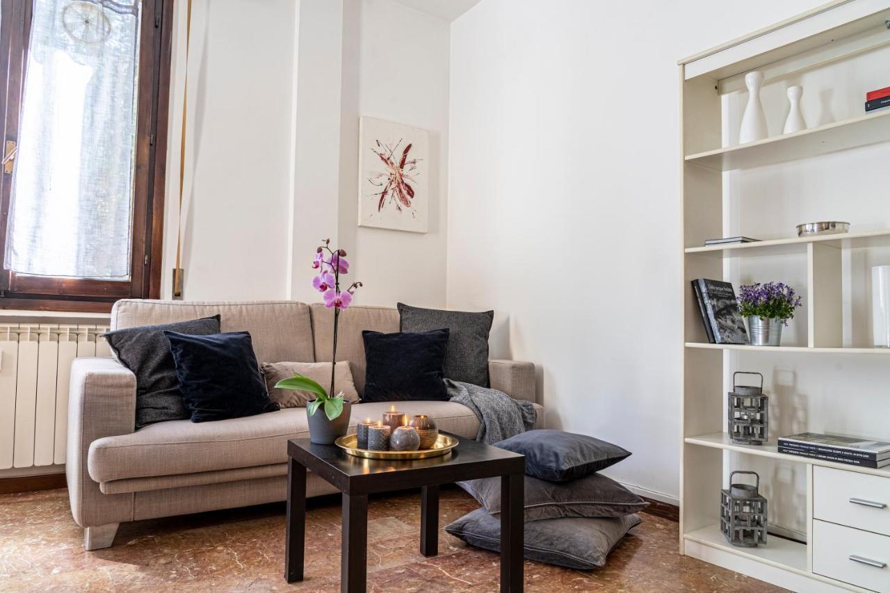 Cozy Roman Apartment With Parking 佛罗伦萨 外观 照片