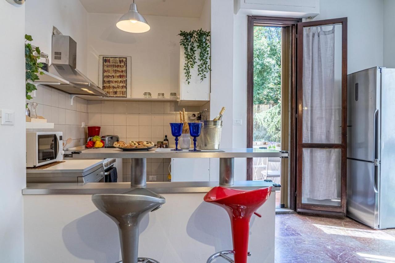 Cozy Roman Apartment With Parking 佛罗伦萨 外观 照片