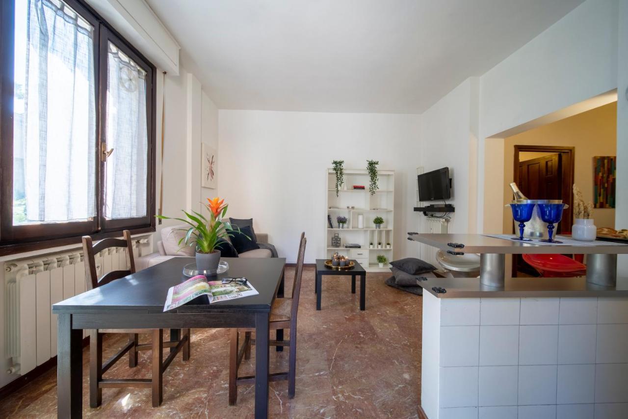 Cozy Roman Apartment With Parking 佛罗伦萨 外观 照片